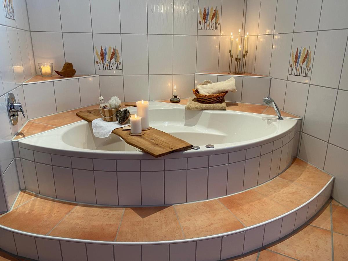 Private Spa Mit Sauna Und Whirlpool Schrozberg Exterior foto